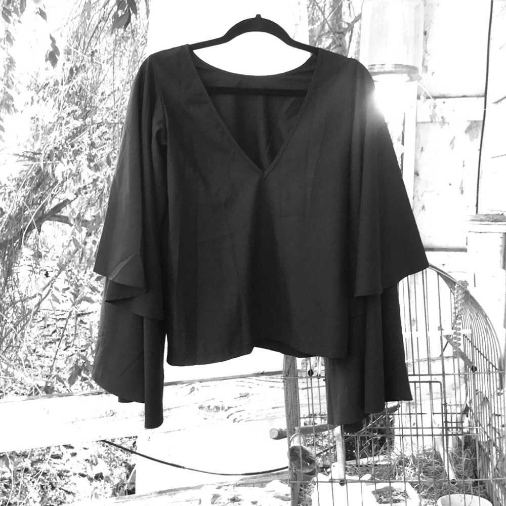 🦇 Extreme Batwing Bell Sleeve Top🦇
